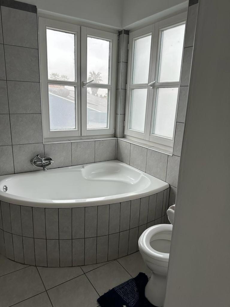 Coastwave Guest House 鲸湾港 外观 照片