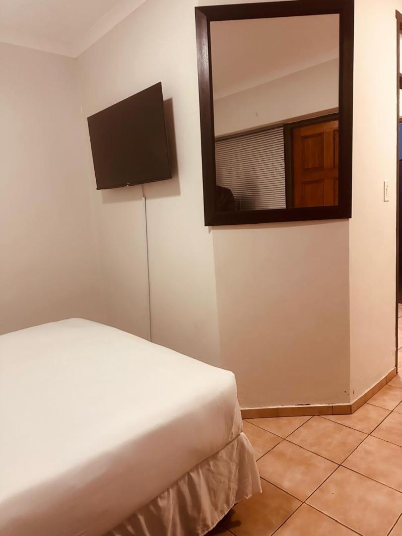 Coastwave Guest House 鲸湾港 外观 照片