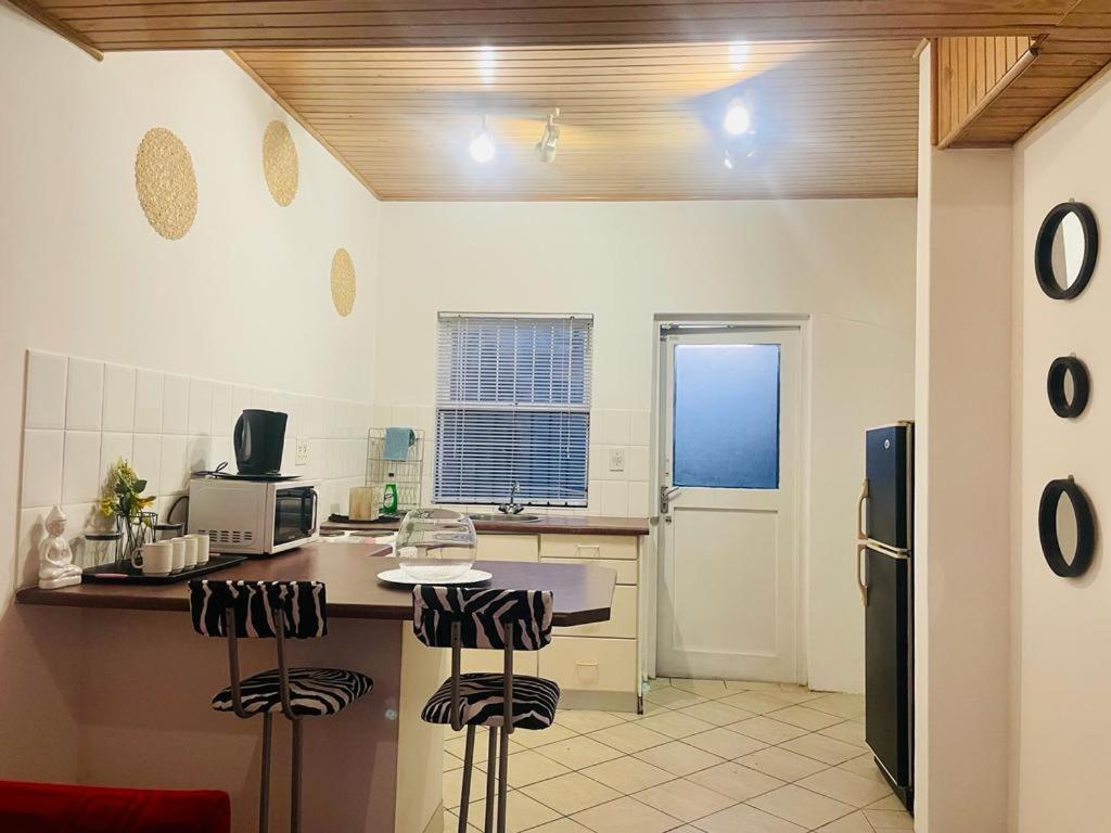 Coastwave Guest House 鲸湾港 外观 照片